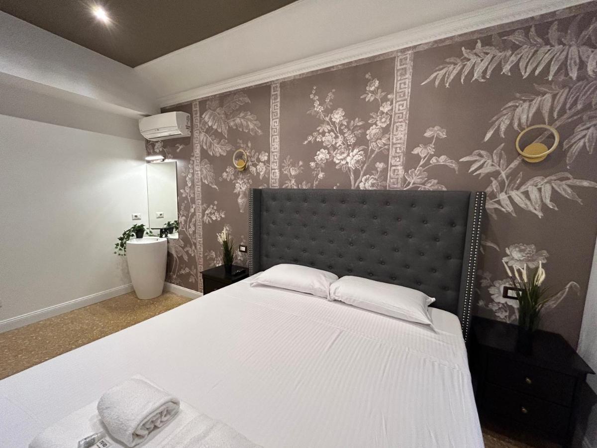 Raffaello'S Place โรม ภายนอก รูปภาพ