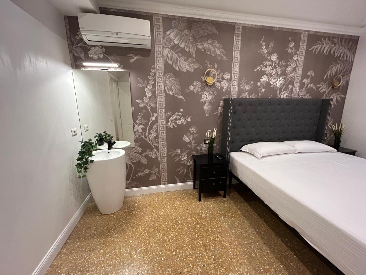 Raffaello'S Place โรม ภายนอก รูปภาพ
